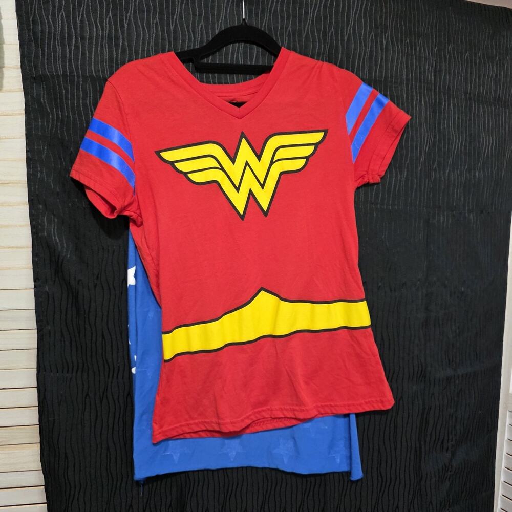 Wonder Woman T Shirt Womens Medium Red DC Comics Graphic Logo Costume Tee